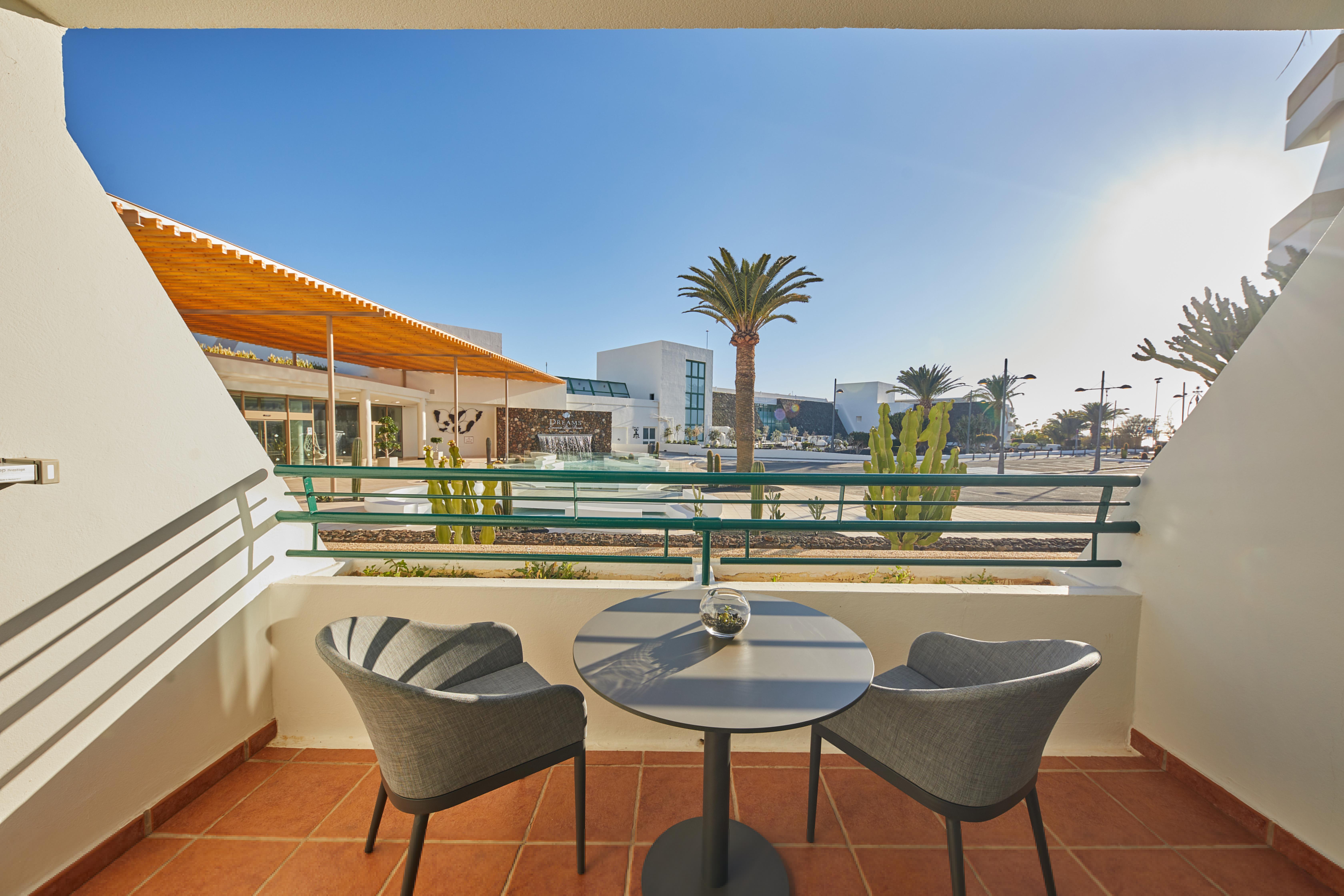 Dreams Lanzarote Playa Dorada Resort & Spa Playa Blanca  Esterno foto A balcony at the Hilton Sharm El Sheikh Resort