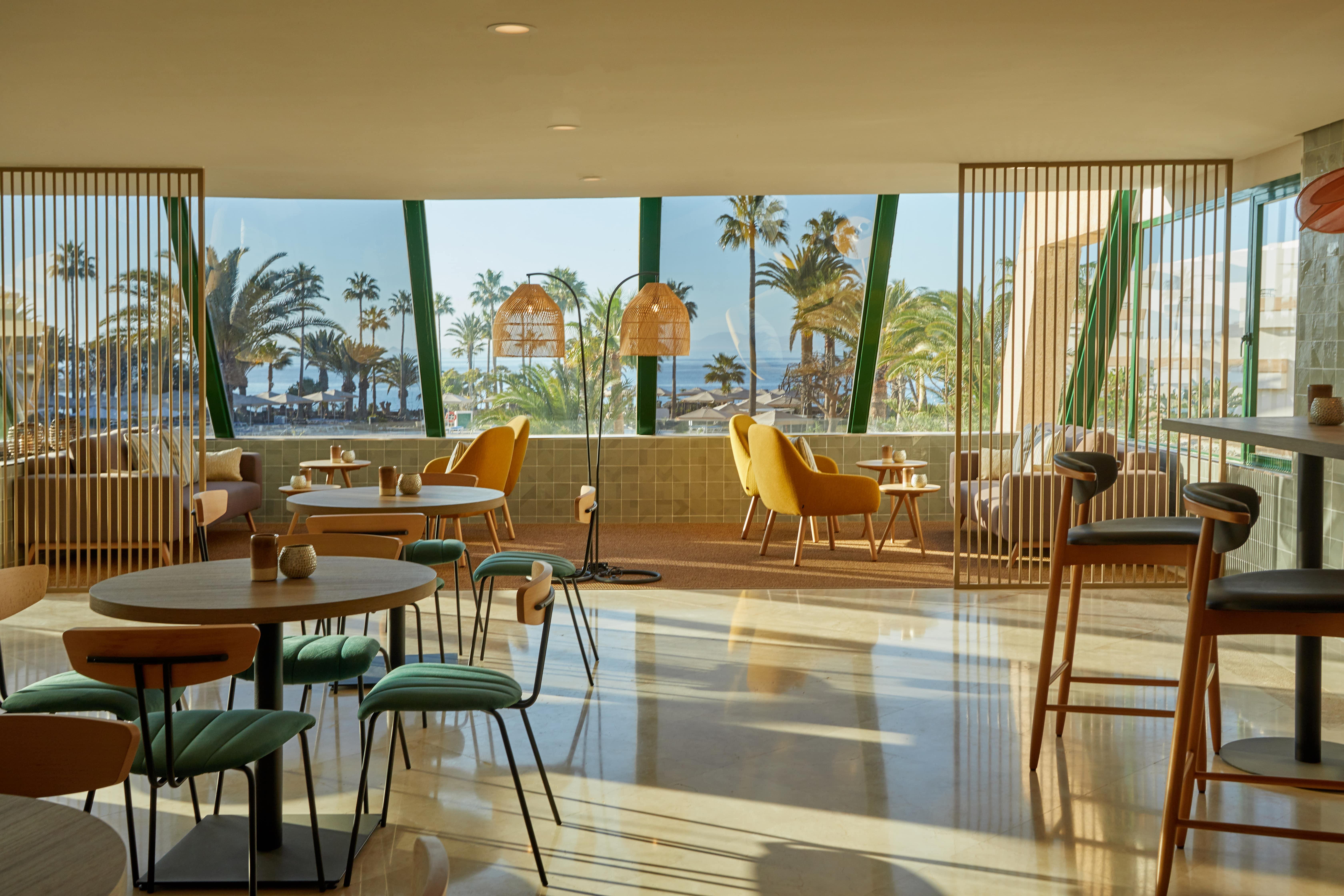 Dreams Lanzarote Playa Dorada Resort & Spa Playa Blanca  Esterno foto The lounge at the airport